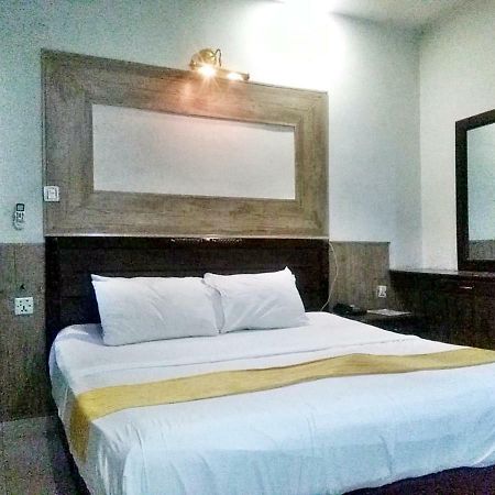 Quick Continental Hotel - Jail Road Lahore Eksteriør billede