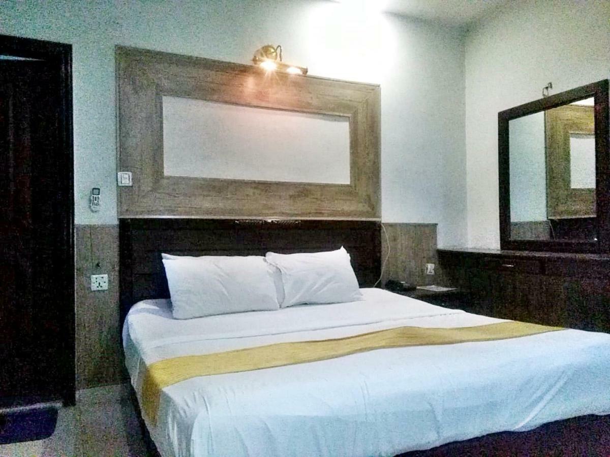 Quick Continental Hotel - Jail Road Lahore Eksteriør billede