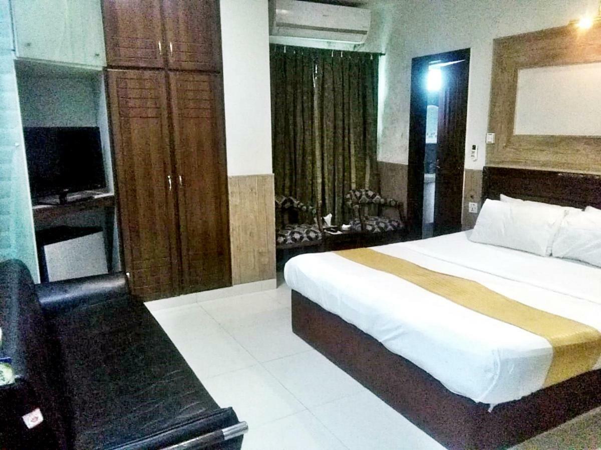 Quick Continental Hotel - Jail Road Lahore Eksteriør billede