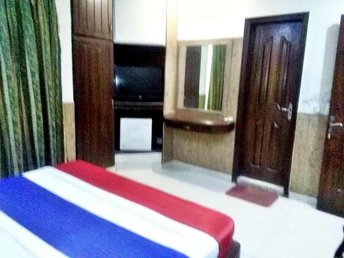 Quick Continental Hotel - Jail Road Lahore Eksteriør billede