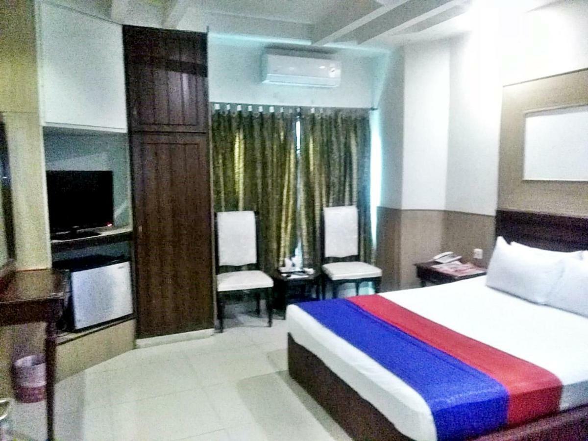 Quick Continental Hotel - Jail Road Lahore Eksteriør billede
